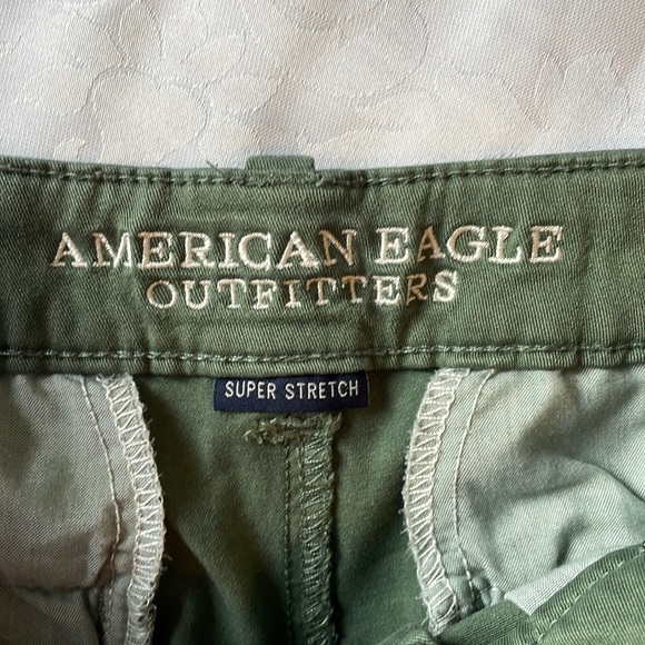 American Eagle green shorts super stretch 2 front pockets and 2 back Sz 6 - Picture 5 of 7